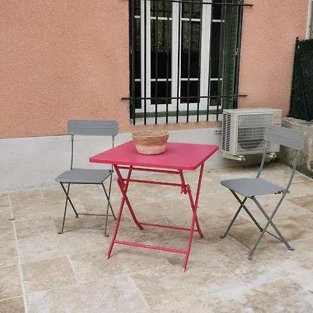 Charbon Climatise Parking Terrasse * Villeneuve-les-Avignon